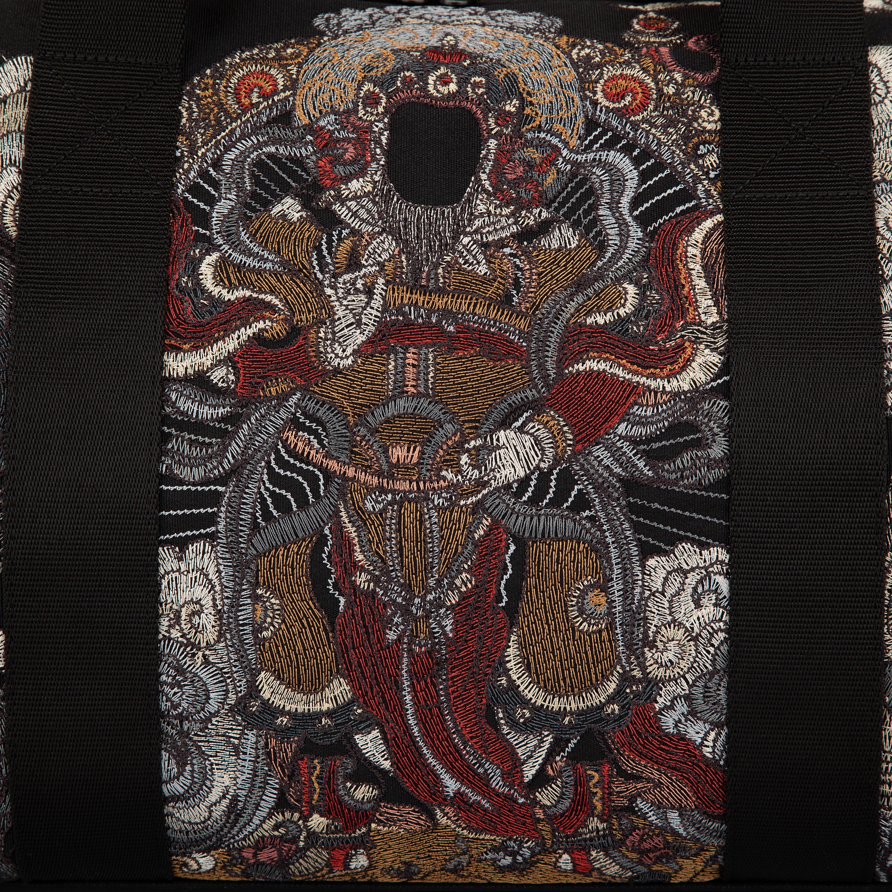 "lotus v2" Duffle bag - Image 5
