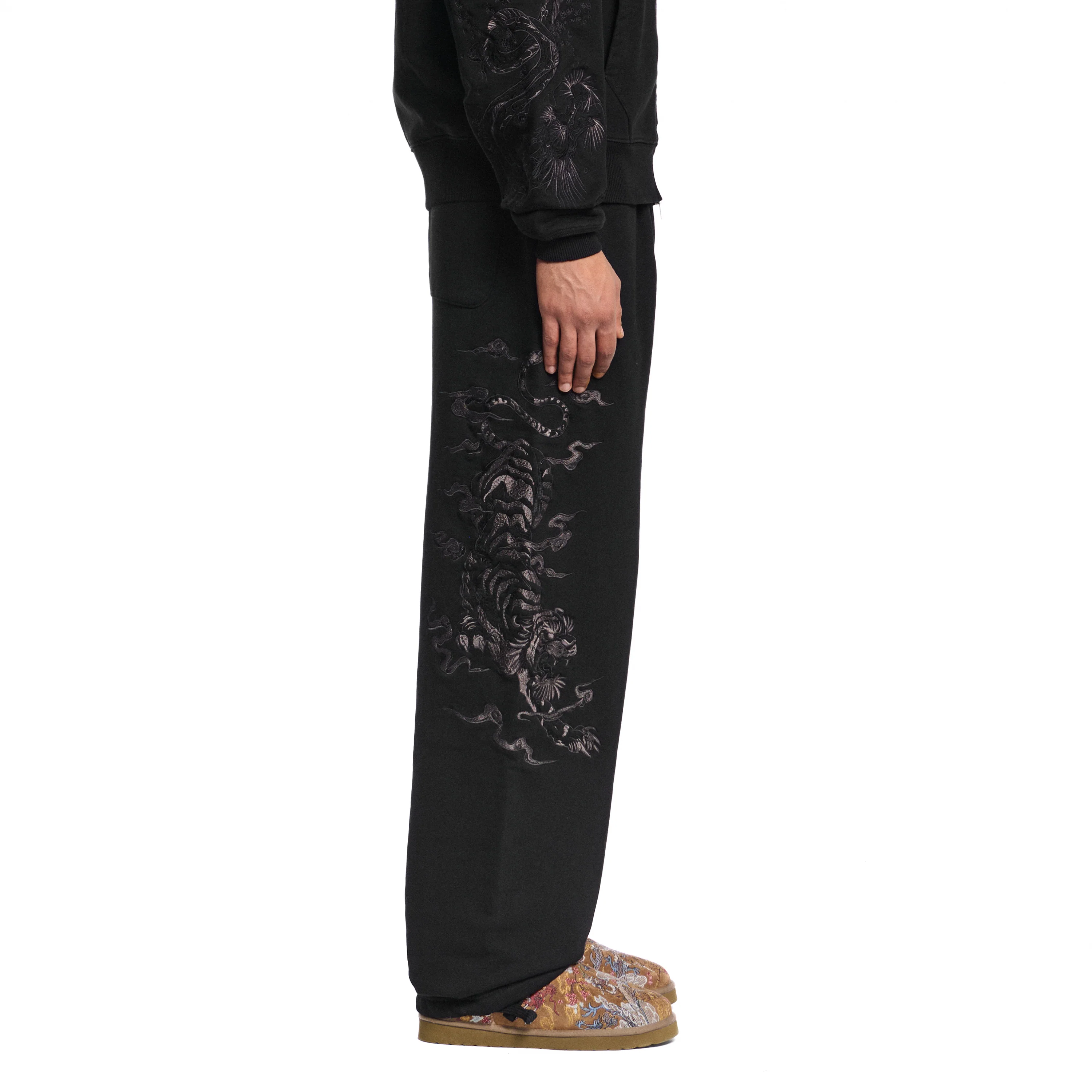 "yakuza v3" Sweatpants black 01 - Image 11